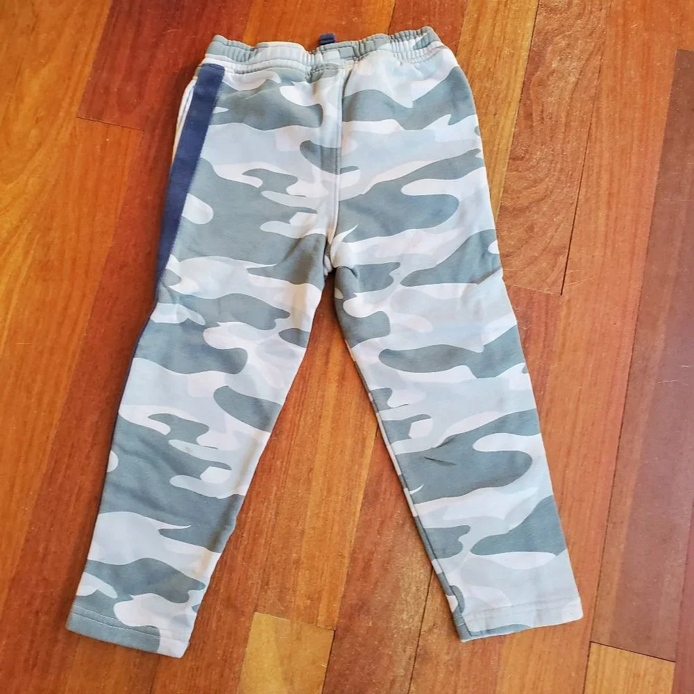 OshKosh B'gosh Camouflage Sweat Pants Size 4